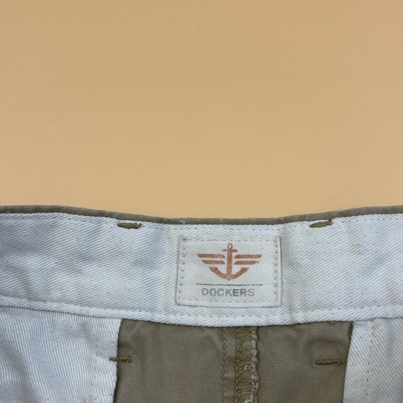 Dockers Khaki Shorts - Picture 3 of 8